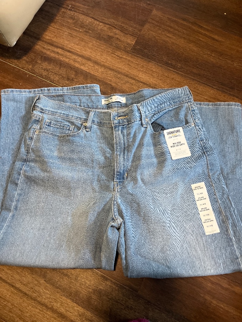 Levi Strauss signature mid rise wide leg capri